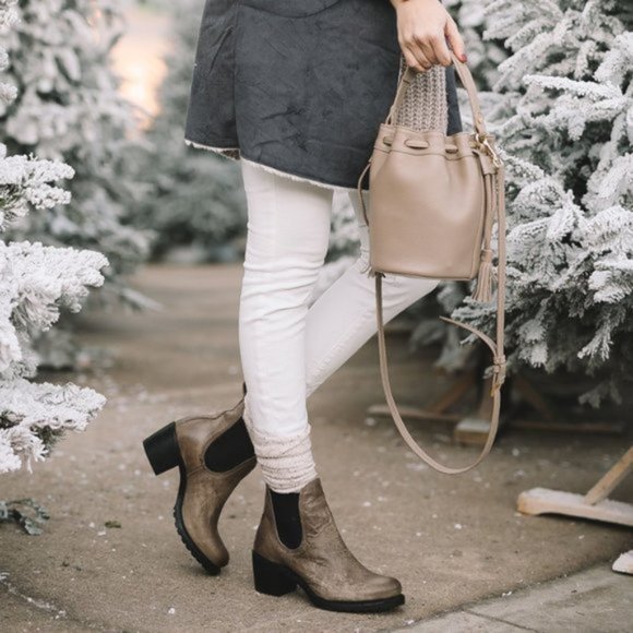 $399 Frye Sabrina Chelsea Vintage Tan/Taupe Leather Pull On Heeled Ankle Boot - Picture 4 of 16